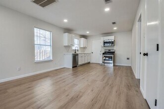 2012 Tennessee Ave in Dallas, TX - Building Photo - Building Photo