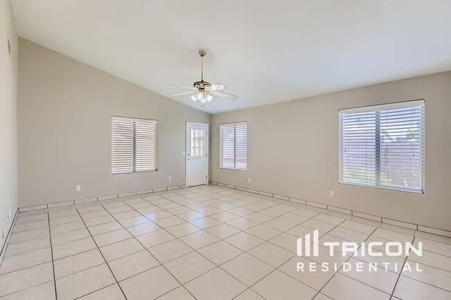 9002 W Palm Ln in Phoenix, AZ - Building Photo - Building Photo