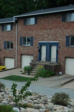 Walnut Ridge Townhomes in Irwin, PA - Foto de edificio - Building Photo