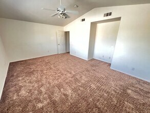 5813 Michael Dean St in North Las Vegas, NV - Building Photo - Building Photo