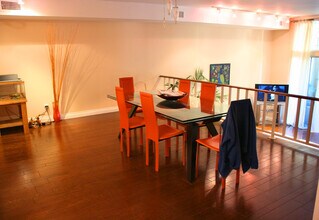 5266 Lindley Ave in Encino, CA - Building Photo - Building Photo