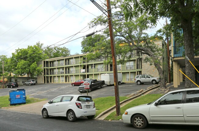 University Quarters Apartments in Austin, TX - Foto de edificio - Building Photo