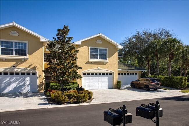 8310 Big Acorn Cir in Naples, FL - Building Photo - Building Photo