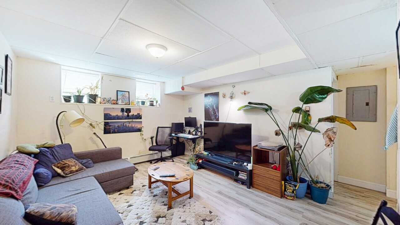 15 Glenville Ave, Unit B3 in Boston, MA - Building Photo