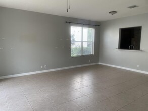 8029 Murano Cir in Palm Beach Gardens, FL - Building Photo - Building Photo