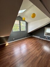 22 W University Ave in Cincinnati, OH - Foto de edificio - Building Photo