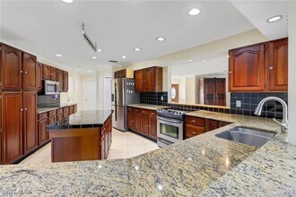 449 Cypress Way E in Naples, FL - Building Photo - Building Photo