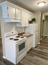 Pinecrest Apartments in Stettler, AB - Building Photo - Building Photo