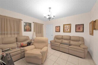 334 E 18th St in Hialeah, FL - Building Photo - Building Photo