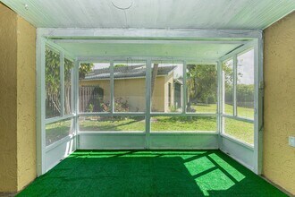 202 Sparrow Dr in Royal Palm Beach, FL - Building Photo - Building Photo