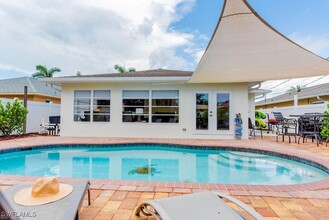 688 106th Ave N in Naples, FL - Foto de edificio - Building Photo