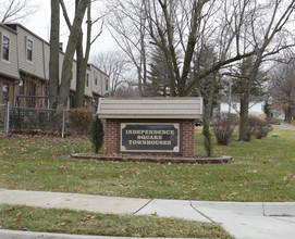 Independence Square Townhouses in Independence, MO - Building Photo - Building Photo