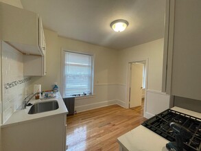 2 Cypress St, Unit 2 in Somerville, MA - Building Photo - Building Photo