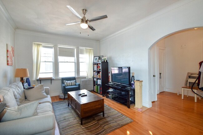 5 Chiswick Ter, Unit #1 in Boston, MA - Building Photo - Building Photo