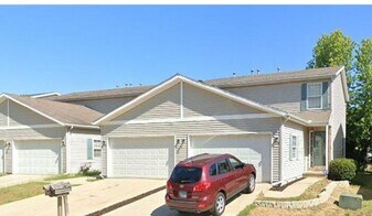 208 Parktrail Rd in Normal, IL - Building Photo
