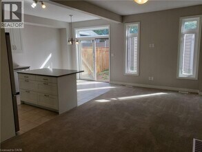 6 Lindsay Wy in Grimsby, ON - Building Photo - Building Photo