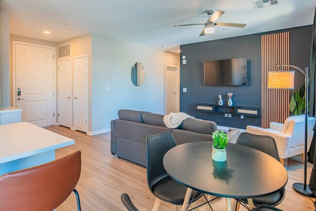 777 E Stella Ln in Phoenix, AZ - Building Photo - Building Photo