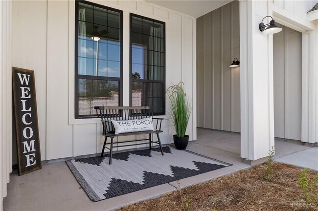 33 E Silos Ave in Edinburg, TX - Building Photo - Building Photo