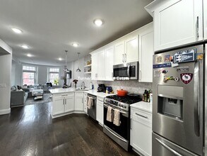 7 Strathmore Rd, Unit 3 in Brookline, MA - Building Photo - Building Photo