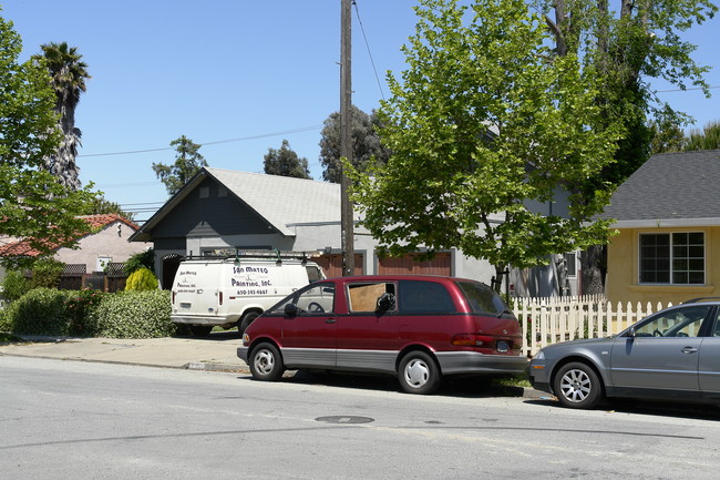 3255 Hoover St in Redwood City, CA - Foto de edificio - Building Photo