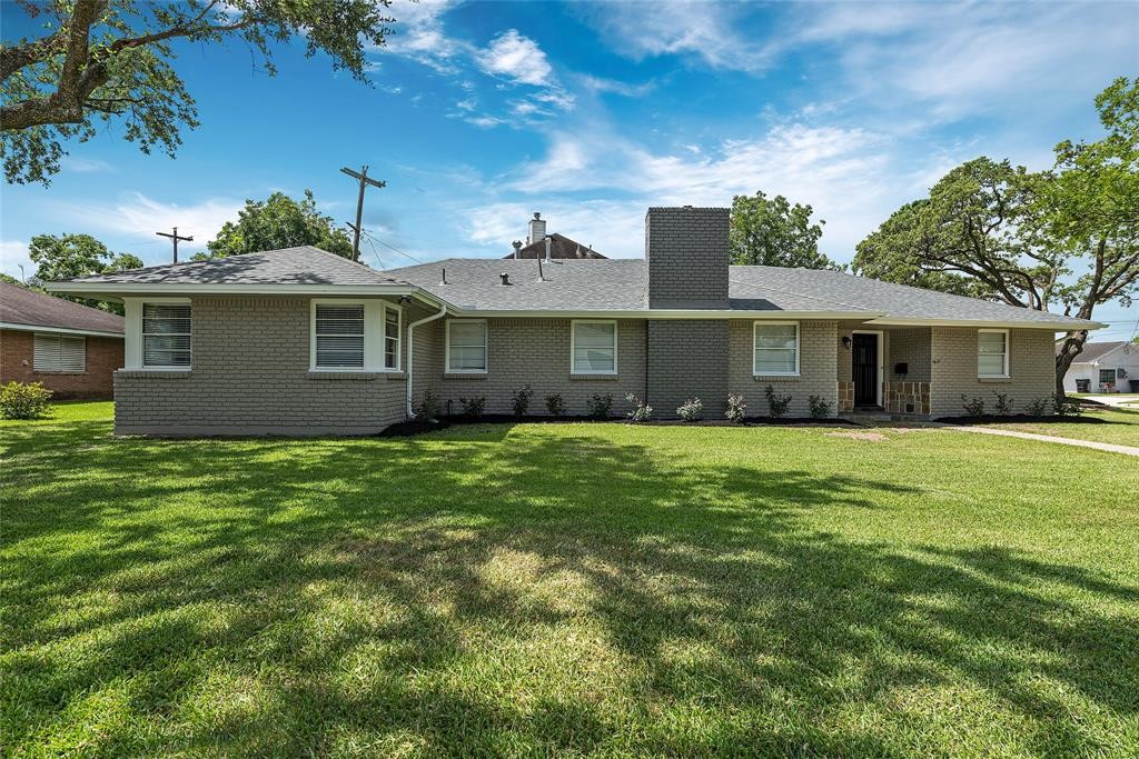 3827 Linkview Dr in Houston, TX - Building Photo