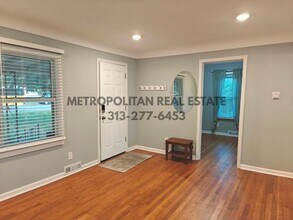 5349 Campbell St in Dearborn Heights, MI - Building Photo - Building Photo