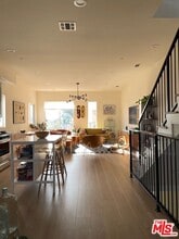 2406 S Dunsmuir Ave in Los Angeles, CA - Building Photo - Building Photo