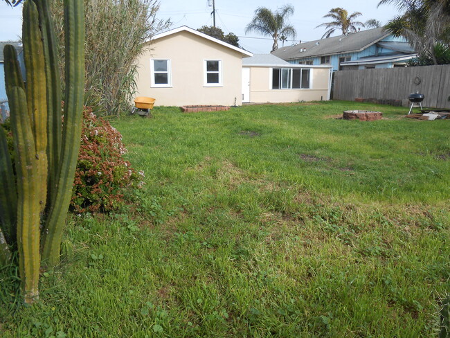 498 7th St in Imperial Beach, CA - Foto de edificio - Building Photo