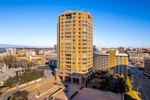 Alameda Towers in Kansas City, MO - Building Photo