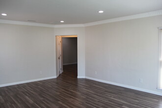 2334 S Garth Ave in Los Angeles, CA - Building Photo - Building Photo