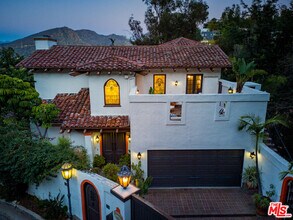 2942 Passmore Dr in Los Angeles, CA - Building Photo - Building Photo