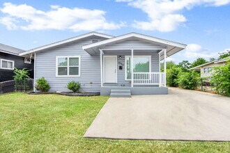 1546 Center St in San Antonio, TX - Building Photo - Building Photo