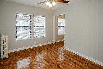 538 W Cornelia Ave, Unit 516-220 in Chicago, IL - Building Photo - Building Photo