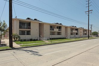 Dorset House Apartments in Downey, CA - Building Photo - Building Photo