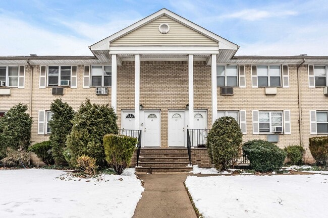 Cheryl Gardens in Roselle, NJ - Building Photo - Building Photo