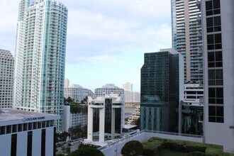 1050 Brickell Ave, Unit 3406 in Miami, FL - Foto de edificio - Building Photo