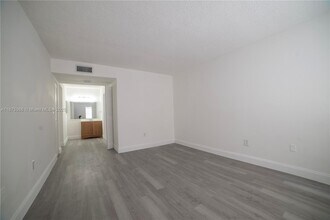 4334 NW 9th Ave in Pompano Beach, FL - Building Photo - Building Photo