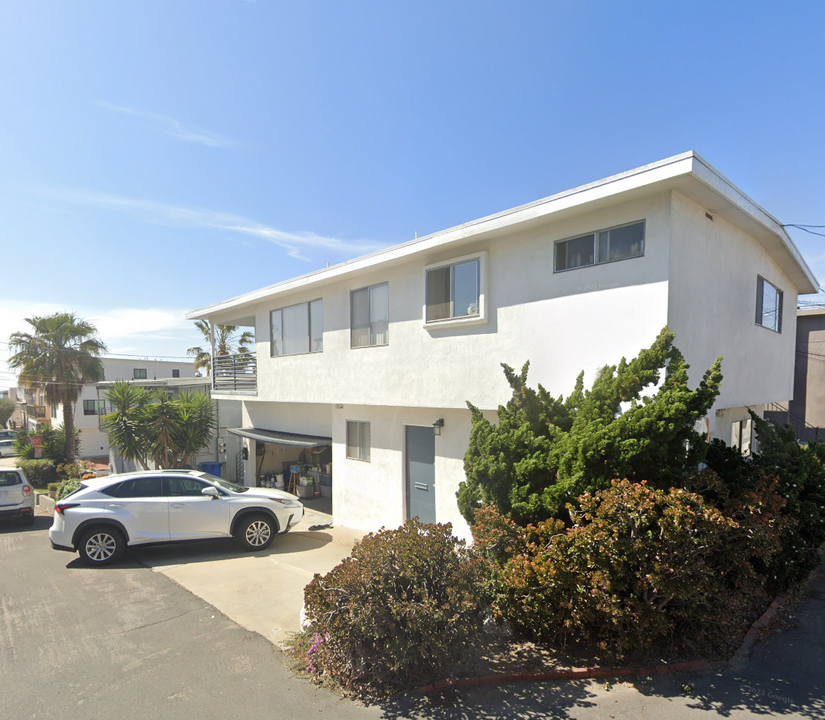 411 36th St in Manhattan Beach, CA - Building Photo