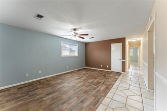 1326 Kappa St in Pasadena, TX - Building Photo - Building Photo