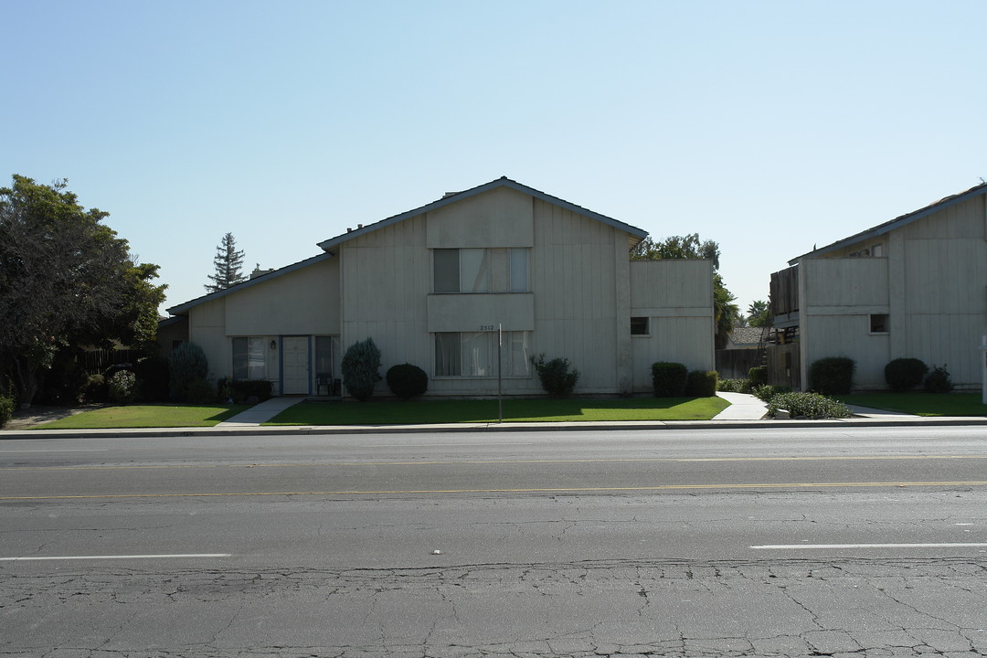 2512 Ashe Rd in Bakersfield, CA - Building Photo