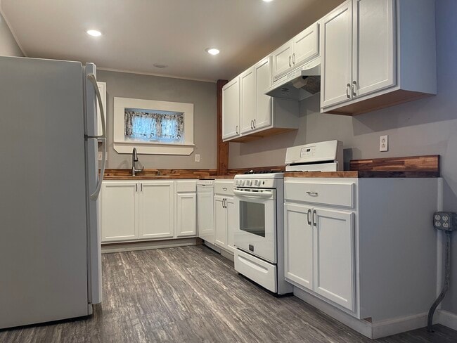 1389 Broadway, Unit 1389 Lower, Unit 1389 Lower