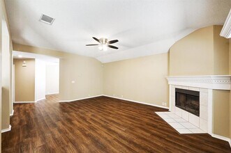 2112 Coats Cir in Austin, TX - Foto de edificio - Building Photo