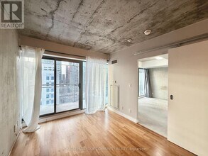 22 Wellesley St E in Toronto, ON - Building Photo - Building Photo