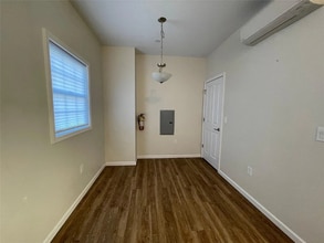 43-47 Park Ave in Amityville, NY - Foto de edificio - Building Photo