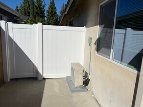 23259 Ingomar St, Unit shawn in Canoga Park, CA - Foto de edificio - Building Photo