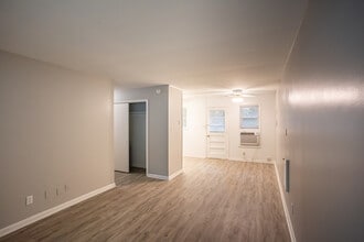 Poplar Village in Murfreesboro, TN - Building Photo - Interior Photo