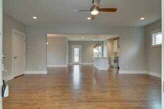 942 Strouse Ave in Nashville, TN - Foto de edificio - Building Photo