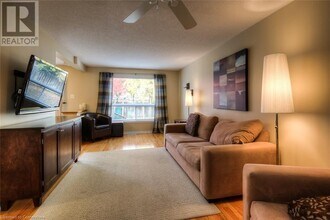 553 Chesapeake Crescent in Waterloo, ON - Building Photo - Building Photo
