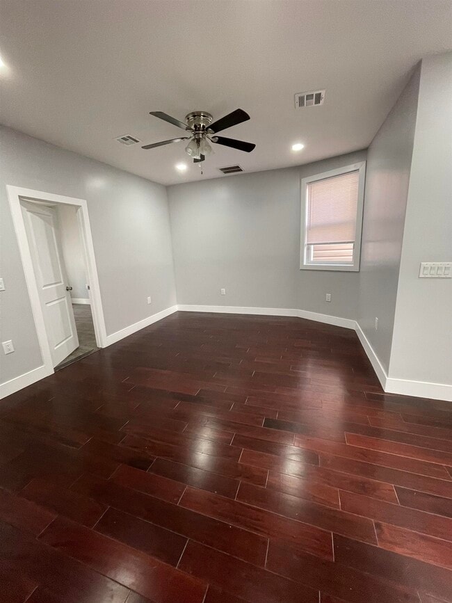 568 Avenue C in Bayonne, NJ - Building Photo - Building Photo