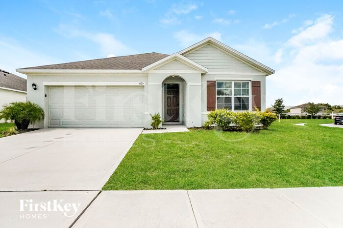 1025 Preserve Dr in Davenport, FL - Foto de edificio